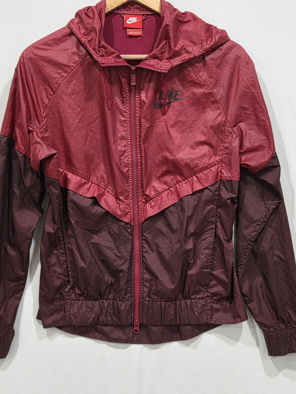 Nike Windrunner Full Zip Hooded Running Jacket Maroon Burgundy Women's Small